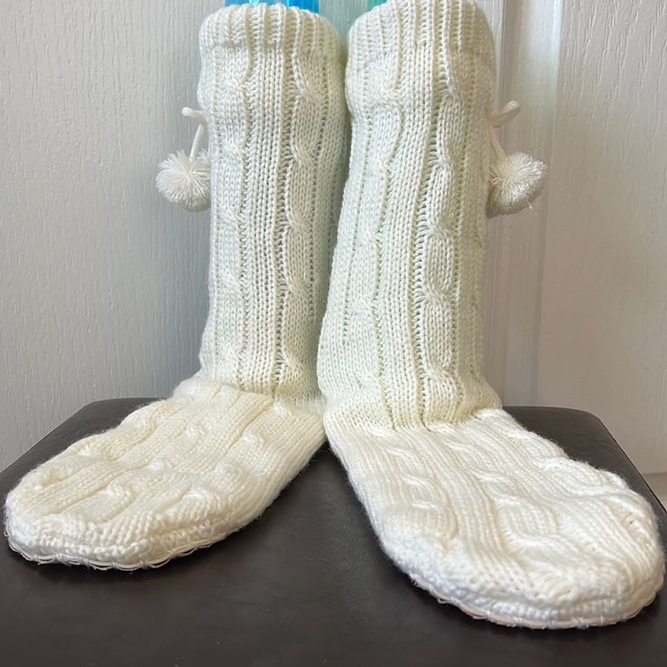 Joeboxer House Slippers/Booties. White Knit With Plush Bottoms. One Size Fits All. 11.5 Inch Bottom. Never Worn. Comfy White Socks For Loungewear, Comfortable White Socks For Loungewear, One Size Warm White Socks, White Warm One-size Socks, Warm White One-size Socks, Comfortable White Indoor Socks, Casual White Cable Knit Socks, Casual White Knitted Socks, White Cable Knit Winter Socks