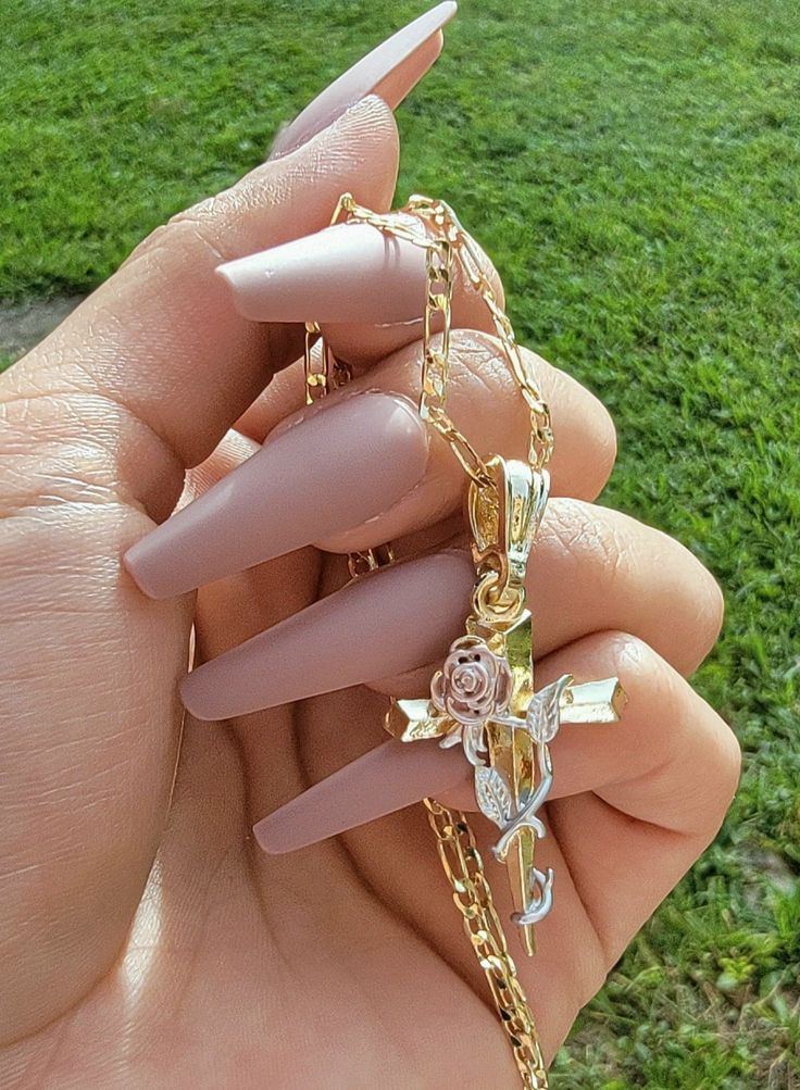 This beautiful cross necklace is a staple in any jewelry collection. Cross pendants are known to be an exclamation of faith. This piece is a must-have to have in any jewelry box! Pendant Height: 1.5"inch Includes 20" inch chain 14K gold plated Quinceanera Jewelry, Latina Jewelry, Dope Jewelry Accessories, Fancy Watches, Princess Jewelry, Mexican Jewelry, Beautiful Cross, Big Hoop Earrings, Body Jewelry Piercing