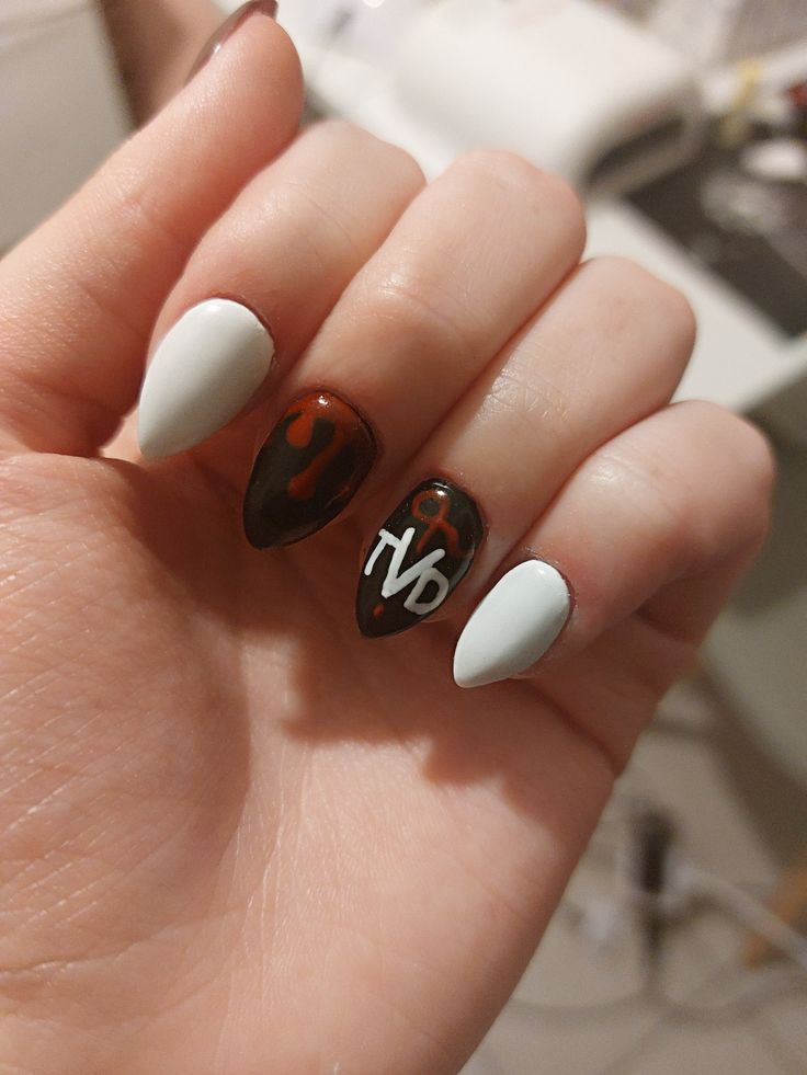 The Vampire Diaries Nails Ideas, Vampire Diaries Nail Designs, Salvatore Nails, Tvd Nails Ideas, Vampire Diaries Nails, Tvd Nails, Futuristic Nails, Spooky Nail, Halloween Acrylic Nails