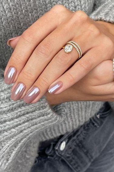 Dip Nail Ideas With Chrome, Wedding Dipped Nails, January Nails Metallic, 2024 Nail Trends Chrome, Oyster Chrome Nails, Irredescent Pink Nails, Black Nails With White Chrome, Chrome Mauve Nails, Sns Dipping Powder Nails Chrome