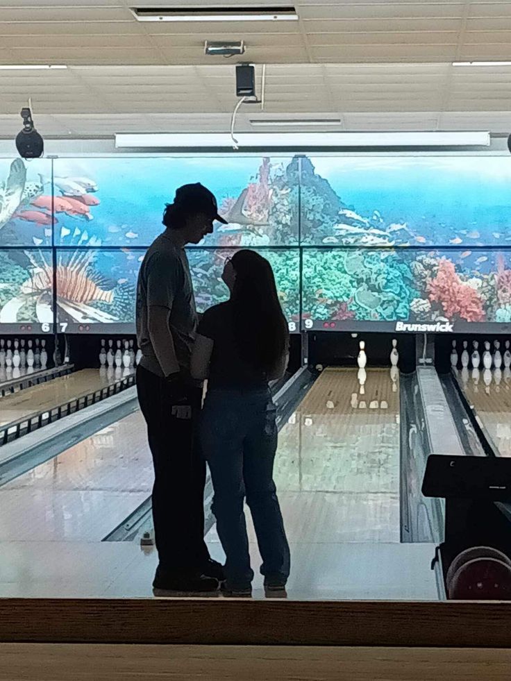 Couple First Date Pics, First Date Astetic, Dating Asthetic Picture, Bowling Date Aesthetic, Double Date Aesthetic, Cute Date Aesthetic, First Date Aesthetic, Date Aesthetic Couple, Dating Aesthetics