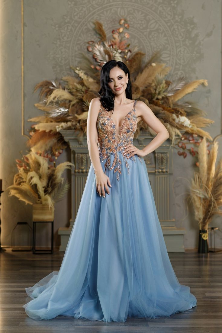 Rochie de seara eleganta din  fatin și dantela cu cristale Rhinestone Evening Dress For Gala, Elegant Evening Dress With Rhinestones For Gala, Embellished Tulle Evening Dress For Formal Occasions, Embellished Tulle Evening Dress For Formal Events, Rhinestone Evening Dress For Wedding, Luxury Rhinestone Evening Dress For Prom, Rhinestone Evening Dress For Banquet, Rhinestone Evening Dress For Banquets, Gala Rhinestone Evening Dress For Prom