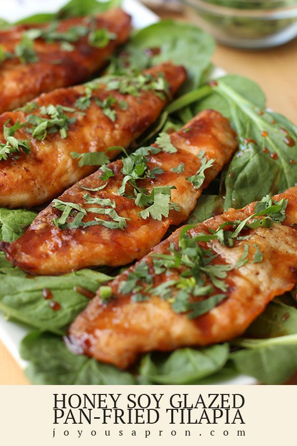 grilled chicken wings on lettuce with sauce and parsley in the middle