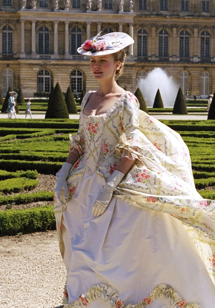 Marie Antoinette Dress, Marie Antoinette Aesthetic, Marie Antoinette Movie, Marie Antoinette Dresses, Marie Antoinette Costume, Rococo Aesthetic, Marie Antoinette 2006, Antoinette Dress, Rococo Fashion