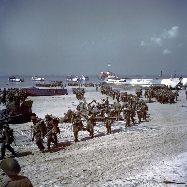 D Day Photos, D Day Normandy, Battle Of Normandy, Operation Overlord, D Day Invasion, Normandy Landings, Canadian Soldiers, Normandy Beach, D Day Landings