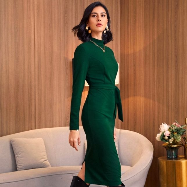 This Shein Long-Sleeved Hunter Green Midi-Length Sheath Fitted Dress Has Never Been Worn And Is In Like New Condition. It Has A High-Neck Or Mandarin Style Collar And Also Includes A Matching Self-Belt, That Is Detachable. Kick Pleat At Back Hemline. There Is Some Slight Stretch In The Fabric, Which Is (95% Poly & 5% Spandex). Care: Machine Wash Or Professionally Dry Clean. Size: Large (8-10), Shoulder: 47.2", Sleeve Length:15.9", Bust:37.2", Waist: 31.5", Hip: 38.6". Brand New Without Tags...Wo Green Long Sleeve Maxi Dress For Date Night, Elegant Green Long Sleeve Bodycon Dress, Green Long Sleeve Midi Dress For Date Night, Green Long Sleeve Bodycon Midi Dress, Long Sleeve Midi Dress For Date Night In Winter, Green Bodycon Dress With Long Sleeves, Green Long Sleeve Bodycon Dress, Hunter Green Outfit, Navy Blue Sundress