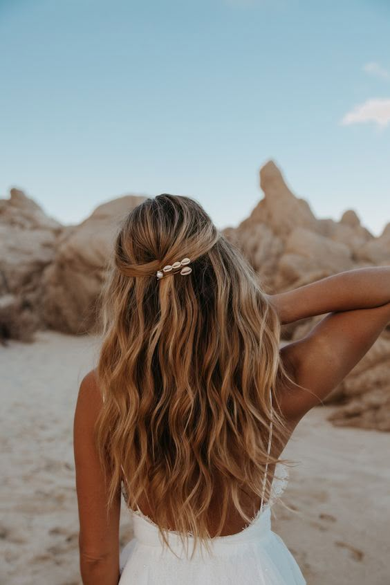 Wedding Beach Waves, Beachy Bridal Hair, Day Hairstyles Easy, Hair Inspo For Long Hair, Hawaii Wedding Hair, Beach Hair Aesthetic, Braids Boho Hairstyles, Summer Wavy Hair, Quick Summer Hairstyles