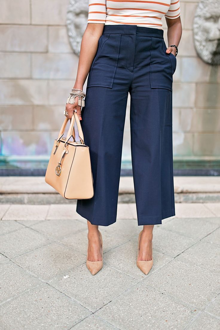 Mode Monochrome, How To Wear Culottes, Culottes Outfit, Culotte Style, Summer Work Outfits, Stil Inspiration, Workwear Fashion, Ținută Casual, Baggy Pants