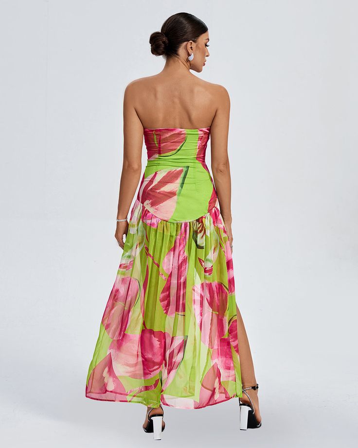 This High Split Strapless Long Dress is the perfect option for those who want to make a statement. Its high split and strapless design embodies a feeling of sophistication and femininity. The lightweight, breathable fabric is ideal for all seasons, making it a versatile choice for any occasion. Our Style No.KLYF1217 Polyester Fiber Height - 68.9"/175cm Bust - 34.6"/88cm Waist - 25.6"/65cm Hips - 36.6"/93cm and wears size S About Wholesale/Dropshipping, please contact us! Note: Colour may vary du Strapless Dresses For Summer Beach Parties, Strapless Beachwear Maxi Dress For Party, Spaghetti Strap Tube Top For Summer Vacation, Summer Vacation Tube Top With Spaghetti Straps, Strapless Summer Dress For Vacation, Sundress Style Strapless Bandeau Dress For Day Out, Chic Ruched Strapless Dress For Vacation, Strapless Ruched Tube Top For Day Out, Summer Strapless Mini Dress For Vacation