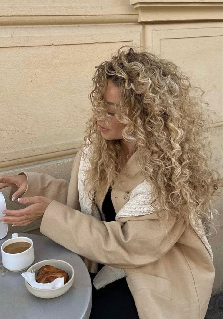 Super Curly Blonde Hair, Ashy Blonde Hair Curly, Curly Blonde Hair Balayage, Healthy Blonde Curly Hair, Long Blonde Permed Hair, Blond Curly Hair Aesthetic, Big Curly Blonde Hair, Blonde For Curly Hair, Big Blonde Curly Hair