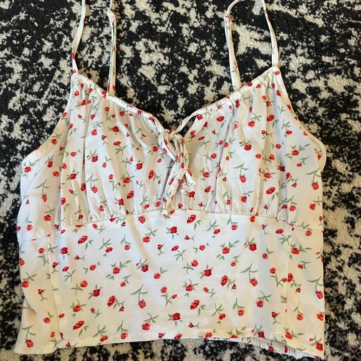 Cute Flowery Top, Perfect For Summer. Brand New. Clean, No Spots, Not Dirty. White Ditsy Floral Print Summer Top, White Ditsy Floral Print Top For Summer, Casual White Top With Ditsy Floral Print, Casual White Tops With Ditsy Floral Print, Trendy Summer Top With Ditsy Floral Print, Trendy Summer Tops With Ditsy Floral Print, Trendy Ditsy Floral Print Tops For Summer, White Cotton Top With Ditsy Floral Print, Cute Daisy Print Summer Tops