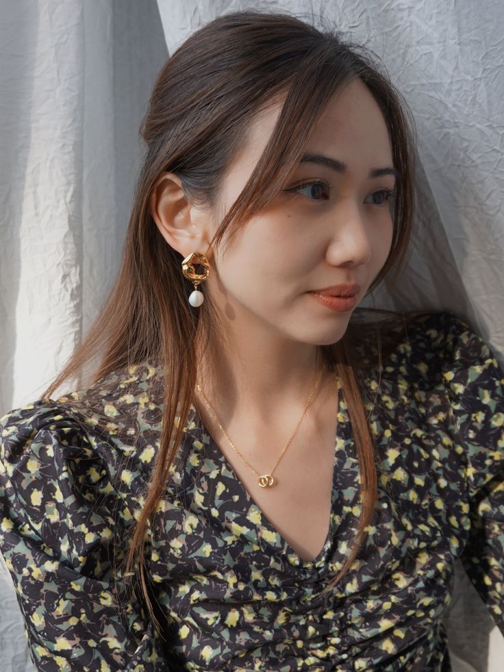 Inspired by autumn's crisp air and golden sunsets, these timeless earrings are the perfect accessory to upgrade your evening style with sophisticated opulence. The freshwater pearls exude a tasteful air of luxury and glamour, making them the ideal choice for special occasions like weddings and date nights. 18K Gold Plated, Stainless Steel Length: 37mm Pearl Size: ~10mm Feminine Pearl Earrings For Evening, Feminine Evening Pearl Earrings, Feminine Pearl Drop Earrings For Evening, Gold Feminine Pearl Earrings For Party, Feminine Gold Pearl Earrings For Party, Feminine Gold Pearl Earrings, Glamorous Gold Pearl Earrings, Pearl Chain Earrings For Evening, Evening Pearl Chain Earrings