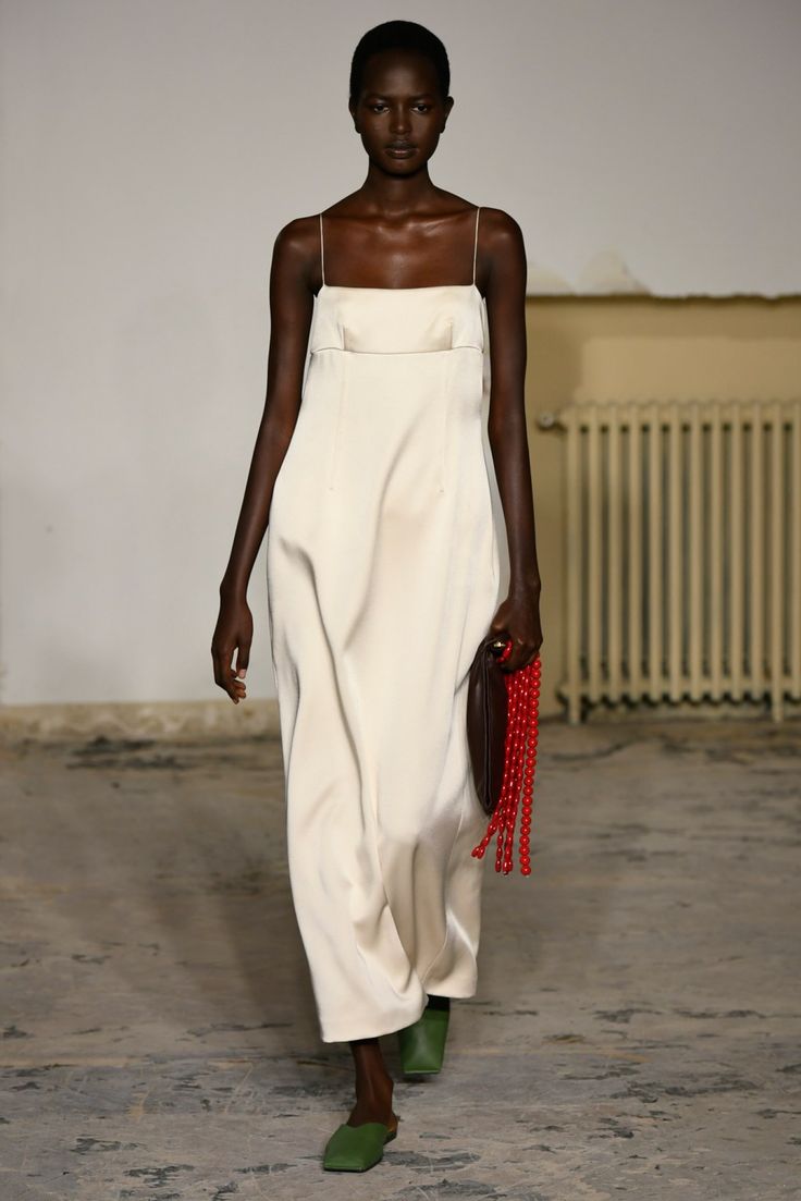 Carven Spring 2024, Resort Wear 2024 Trends, 2024 Bags, Gentle Woman, Cream Outfit, Ss 2024, Color Blocking Outfits, Wedding Week, Comfy Dress