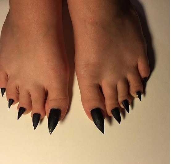 Черный маникюр Bad Nails, Long Toenails, Sharp Nails, Pointy Nails, Squoval Nails, Ingrown Toe Nail, Crazy Nails, Toe Nail Designs, Popular Nails