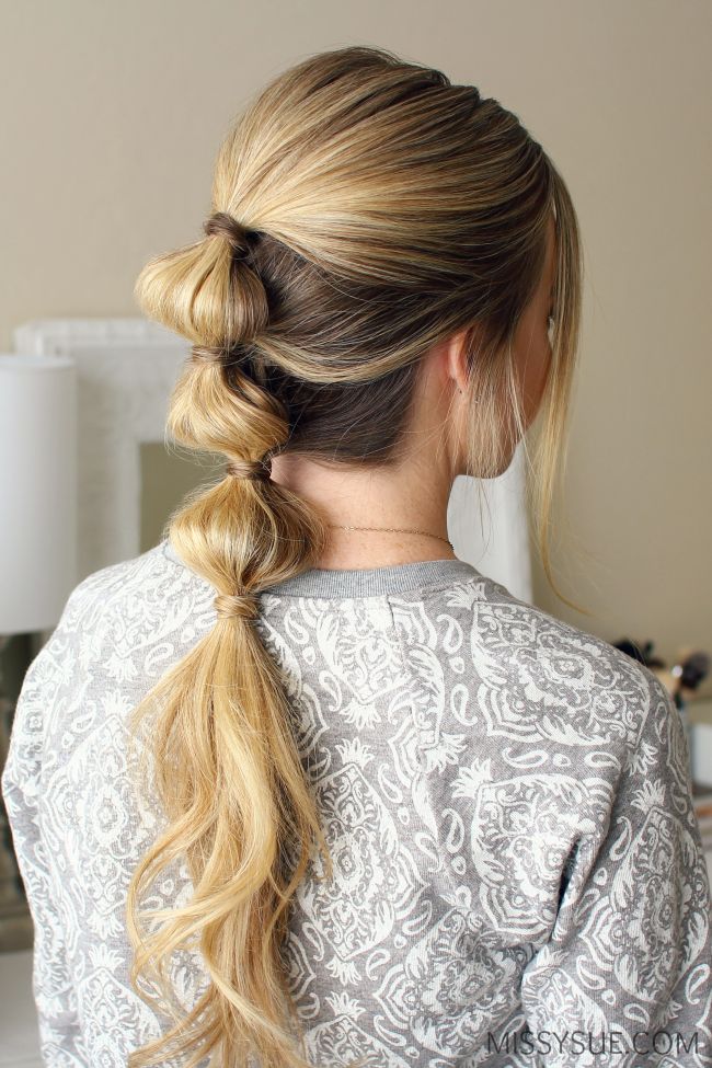 If you’ve been stuck in a hairstyle rut then you are going to love this triple bubble ponytail. It’s simple and stylish and works even better on second or third day hair. This can definitely be done in under 10 minutes so even if you’ve… Fishtail Hairstyles, Perfect Ponytail, Bubble Ponytail, Second Day Hairstyles, A Ponytail, Penteado Cabelo Curto, Teen Hairstyles, Hair Dos, Ponytail Hairstyles