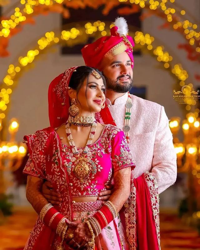 Celebrity wedding pictures Couple Poses Indian Wedding Photos, Indian Wedding Copal Photography, Wedding Capal Pose, Cupal Photo Shoot Wedding Indian Bride, Wedding Capal Photo, Capal Pose Wedding, Hindu Wedding Photos Poses, Indian Wedding Cupal Pose, Wedding Couple Poses Indian Bride Groom