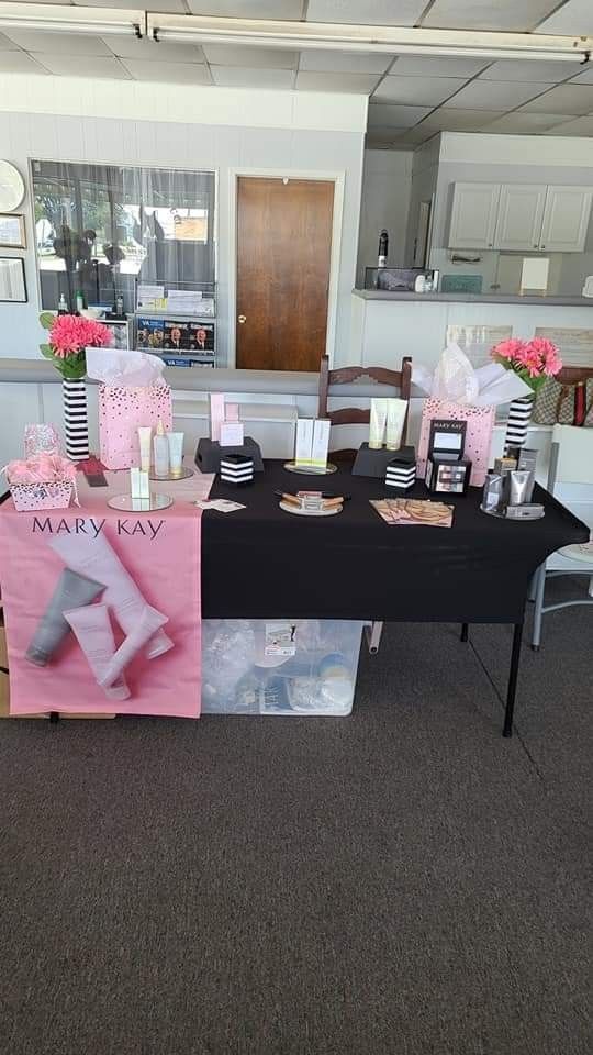 the table is set up with pink and black decorations