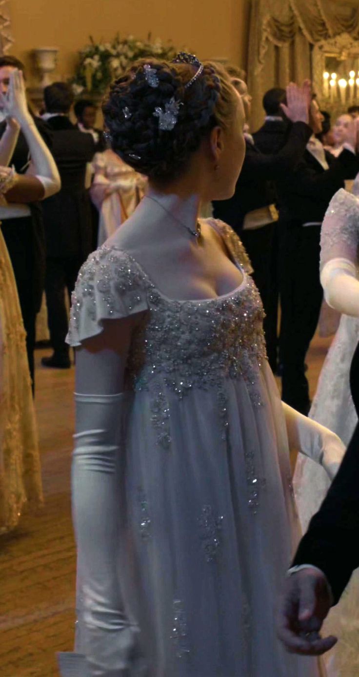 Bridgerton Ball Dresses, Daphne Bridgerton Outfit, Violet Bridgerton Dress, Brigetons Dress Ideas, Brigerton Dress, Regency Dress Aesthetic, Bridgerton Dresses Aesthetic, Daphne Bridgerton Dress, Brigerton Outfit Inspired