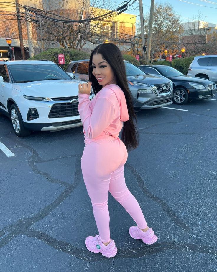 Palm Angels Tracksuit, Y2k Women, Lit Outfits, Pink Y2k, Legging Pants, Dope Fashion, Cute Swag Outfits, Black Women Fashion, Baddie Outfits Casual