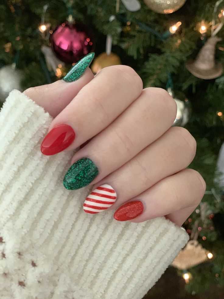 Green And Red Candy Cane Nails, Christmas Striped Nails, Green And Red Sparkly Christmas Nails, Red And Green Striped Nails, Easy Nail Designs Winter, Red And Green Candy Cane Nails, Green Red And White Nails, Red White Green Nails, Red Green White Nails