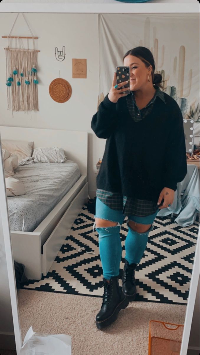 Plus Size Flannel Outfits, Plus Size Grunge Fashion, Plus Size Doc Martens Outfit, Outfit Ideas Midsize, Plus Size Grunge, Abercrombie Outfits, Mom Jeans Outfit Winter, Martens Outfit, Mom Jeans Outfit