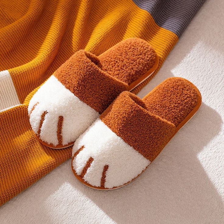 Cat Paw Plush Slippers - Cute & Cozy Slippers – Tristar Boutique Paw Cartoon, Paw Slippers, Fluffy Shoes, Cat Slippers, Winter Cat, Söt Katt, Plush Slippers, Comfy Slippers, Cute Slippers