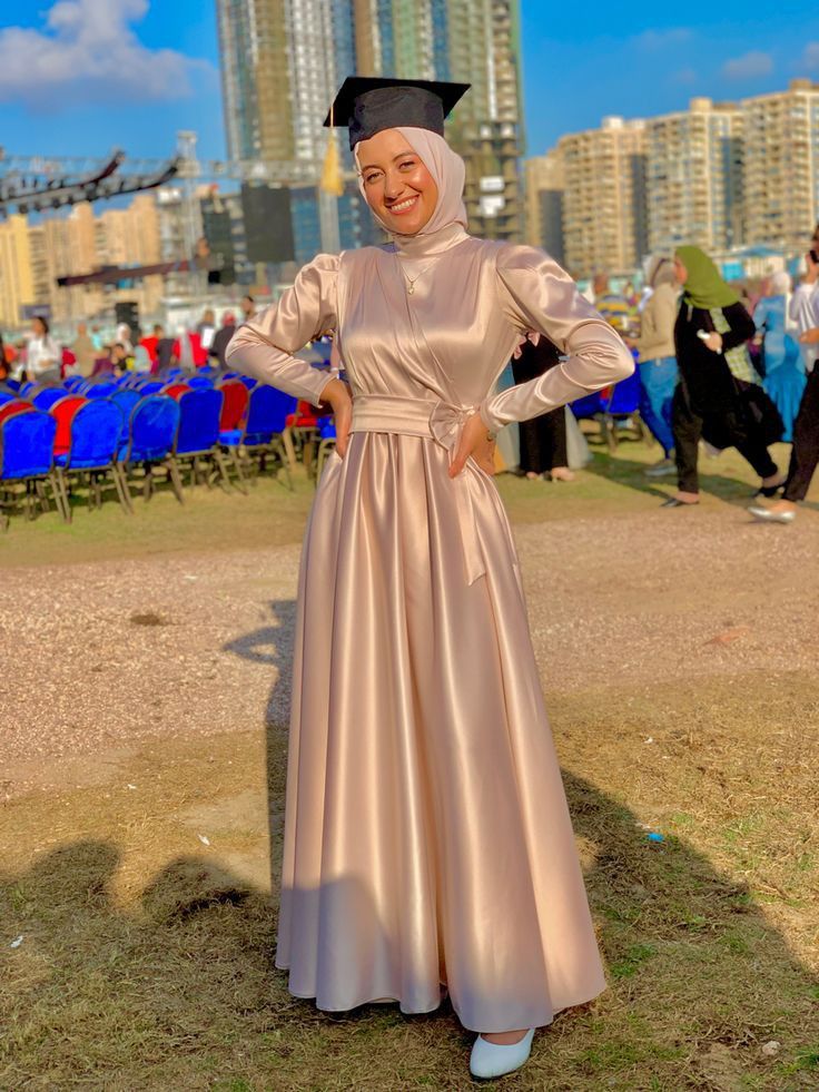 Satin Dress Graduation Outfit, Convocation Outfit Graduation Muslimah, Muslim Graduation Dress University, Graduation Muslim Outfit, Muslimah Graduation Outfit, Hijab Style Dress Party, Modest Dresses For Graduation, Graduation Dress Ideas Hijab, Graduation Outfits Hijab