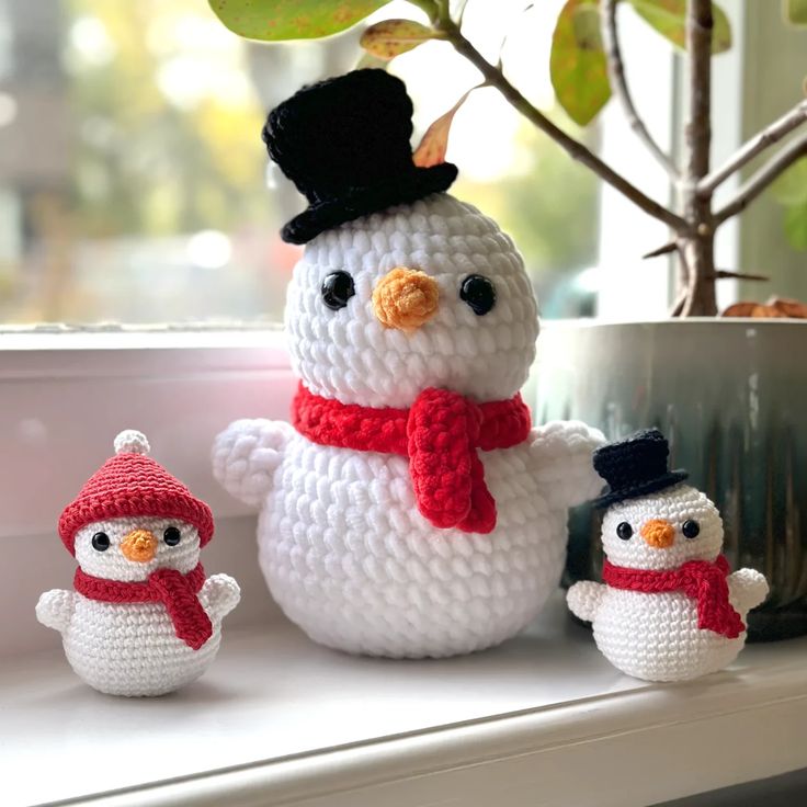 How To Crochet A Snowman, Crochet Christmas Snowman Free Pattern, Christmas Crochet Snowman, Easy Crochet Snowman, Small Snowman Crochet Patterns Free, Snowman Free Crochet Pattern, Crochet Snowman Pattern Free, Winter Amigurumi Free Pattern, Free Snowman Crochet Patterns