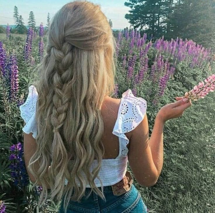 Long Hair Country Styles, Half Up Pulled Back Hair, Blonde Long Hair Hairstyles, Spring Hairstyles Aesthetic, Hoco Hairdos, Easy Hair Styles For Hot Weather, Longhair Hairstyles For School, Blonde Cute Hairstyles, Cute Simple Hairstyle For School