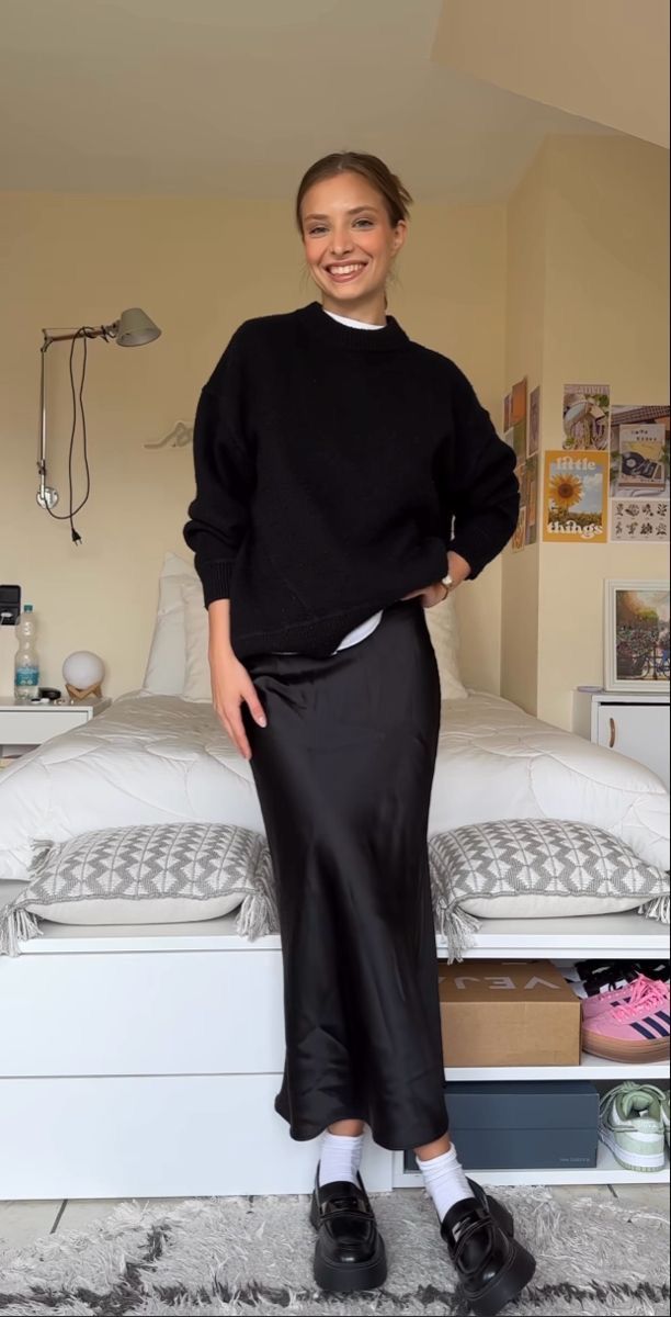 Silk Skirt Maxi, Black Silk Maxi Skirt, Midi Skirt Winter Outfit, Aritzia Effortless Pant Outfit, Midi Satin Skirt Outfit, Silk Maxi Skirt Outfit, Black Silk Skirt Outfit, Skirt Black Outfit, Black Maxi Dress Outfit Ideas