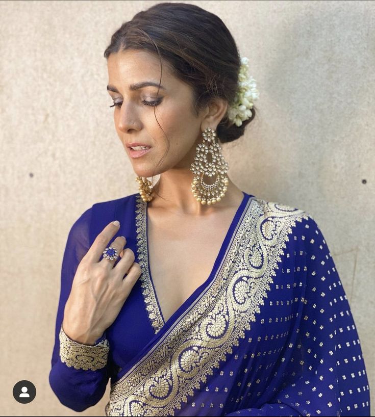 Elegant Half Bath, Paithani Blouse Design, Half Bath Makeover, Blue Sarees, Nimrat Kaur, Paithani Blouse, Saree Paithani, Saree Blouse Styles, Bath Makeover