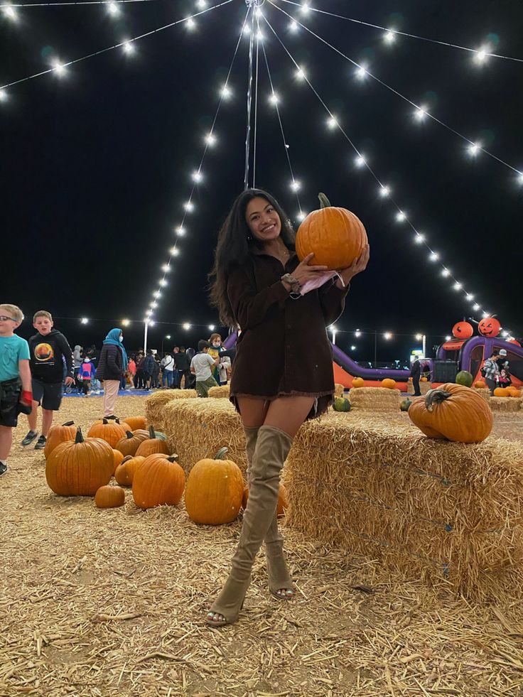 Fall Outfits 2023 Pumpkin Patch, Pumpkin Patch Fall Outfits, Pregnant Pumpkin Patch Outfit, Pumpkin Patch Outfits Women, Pumpkin Patch Outfit Black Women, Outfits For Pumpkin Patch Fall, Pumpkin Patch Fits, Pumpkin Patch Instagram Pictures, Pumpkin Picking Outfit Fall