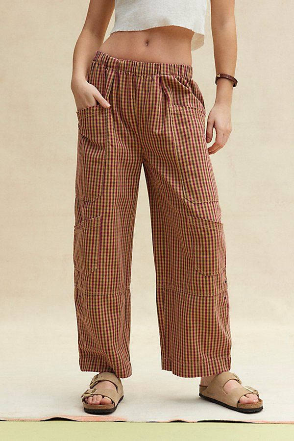 BDG pants crafted from a cotton canvas fabric with an allover gingham print. Cut in an easy fit with a low-rise and a loose wide-leg. Finished with oversized patch pockets at the sides. Only available at UO. Features BDG Charlie gingham wide-leg pant Cotton wide-leg pant Lightweight gingham print fabric Low-rise elasticated waistband Cargo-style front pockets Back buckle detail and welt pockets Low rise wide-leg fit Full length Easy pull-on style UO exclusive Content + Care 100% Cotton Machine w Cool Comfy Pants, Vintage Fall Fashion 70s, Hickory Stripe Pants Outfit, Cute Flowy Pants, Red Gingham Pants, Woman’s Pants, Granola Style Outfits Summer, Comfy Pants Outfit, Gingham Pants Outfit