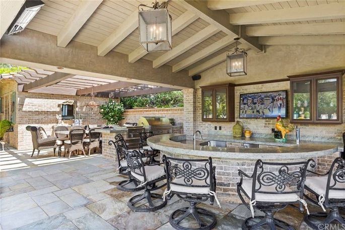 an outdoor kitchen and dining area is shown