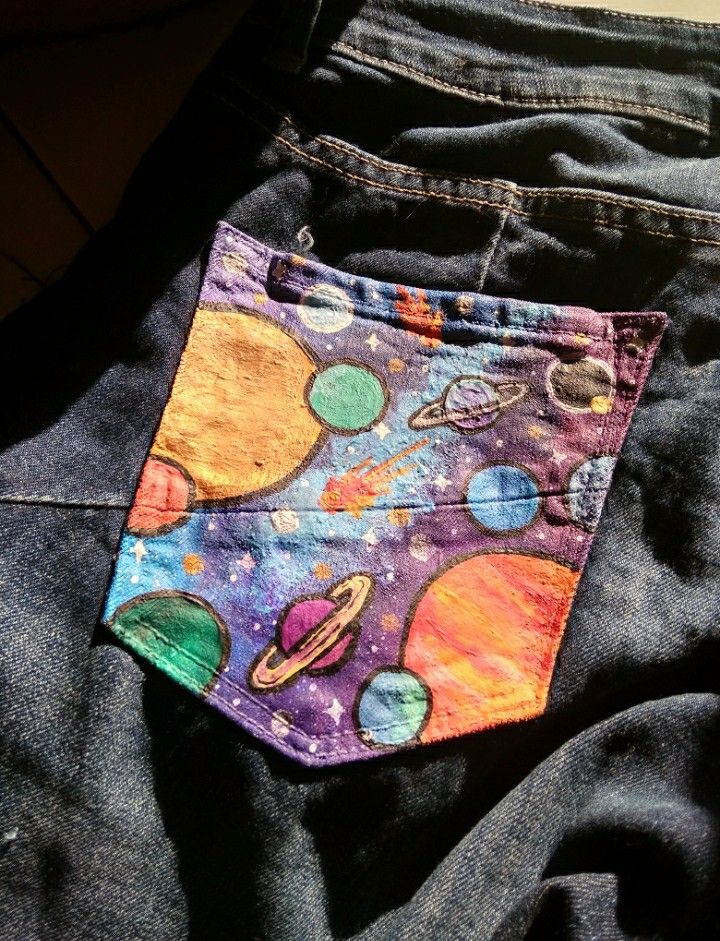 Easy Jeans Painting, Painted Jeans Inspiration, Painted Jean Pockets Ideas, Painting Pants Idea, Denim Pocket Painting, Acrylic Paint On Jeans, Paint Jeans Ideas, Art Jeans Paintings, Back Pocket Painting Jeans