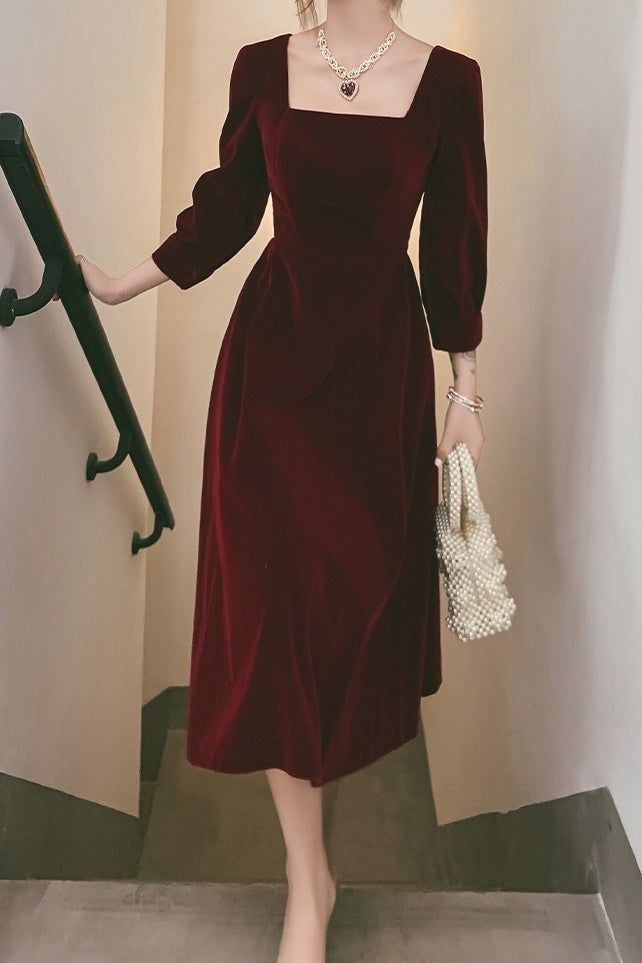 Christmas Dress Vintage, 3/4 Sleeve Dresses, Tea Length Dresses Casual, Tea Length Dress With Sleeves, Vintage Elegant Outfits, Winter Formal Dresses Long Sleeve, Fancy Christmas Party Outfit, Velvet Dress Ideas, Vintage A Line Dress