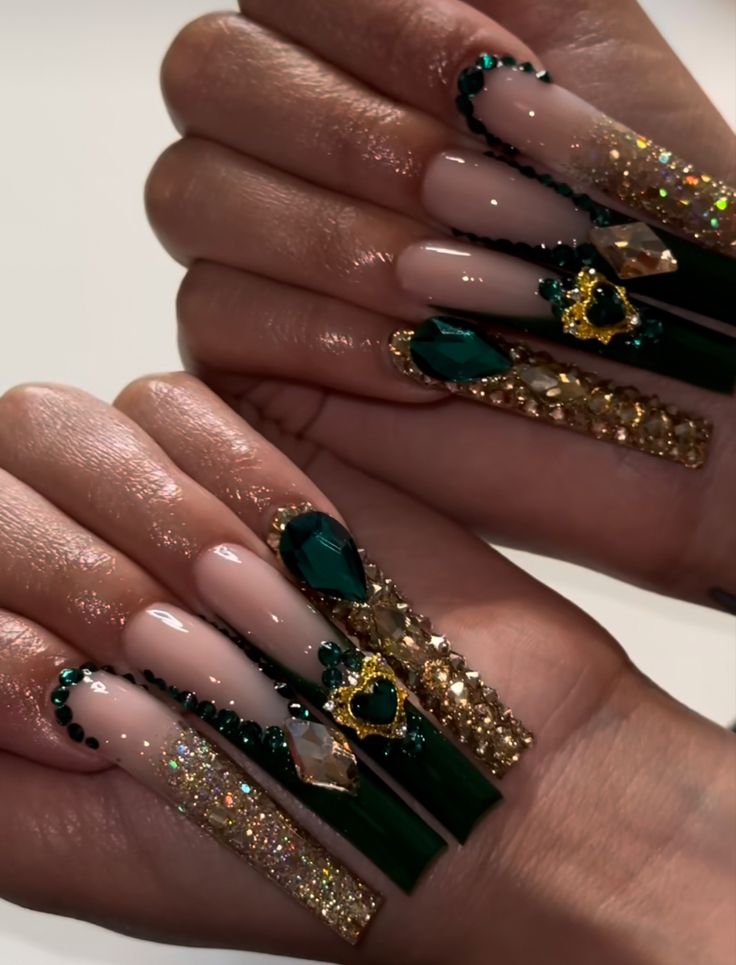 Birthday Nails Emerald Green, Emerald Green And Gold Prom Nails, Gold And Green Prom Nails, Emerald Green And Gold Acrylic Nails, Emerald Green Holiday Nails, Gold And Green Prom, Emerald Green Gold Nails, Green Nail Designs Coffin, Dark Green Nails Prom