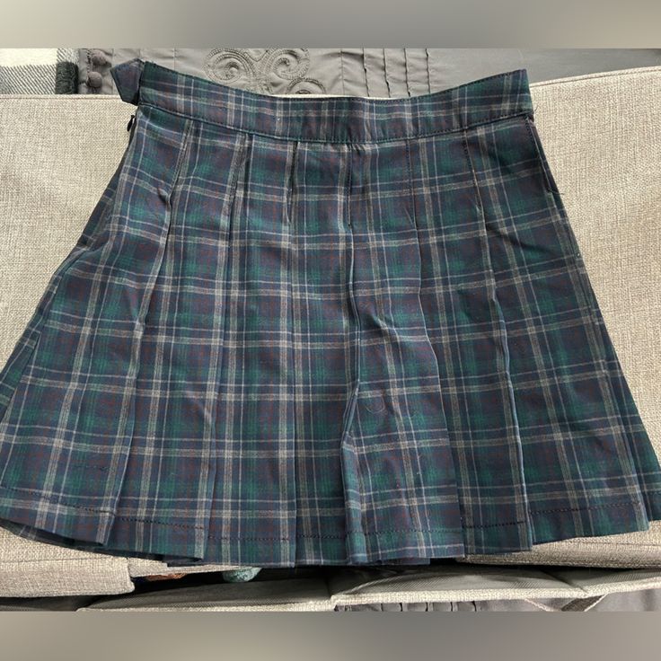 Never Worn. No Built In Shorts. Comes From A Smoke Free Home. Pleated Skirted School Bottoms, School Skirted Pleated Bottoms, Pleated Skirt For School, Preppy School Skirt Bottoms, Preppy High Waist Lined Skirt, Lined Short Mini Skirt For School, Lined Mini Skirt For School, Preppy Relaxed Fit Skirt, Pleated Skirted School Uniform Bottoms