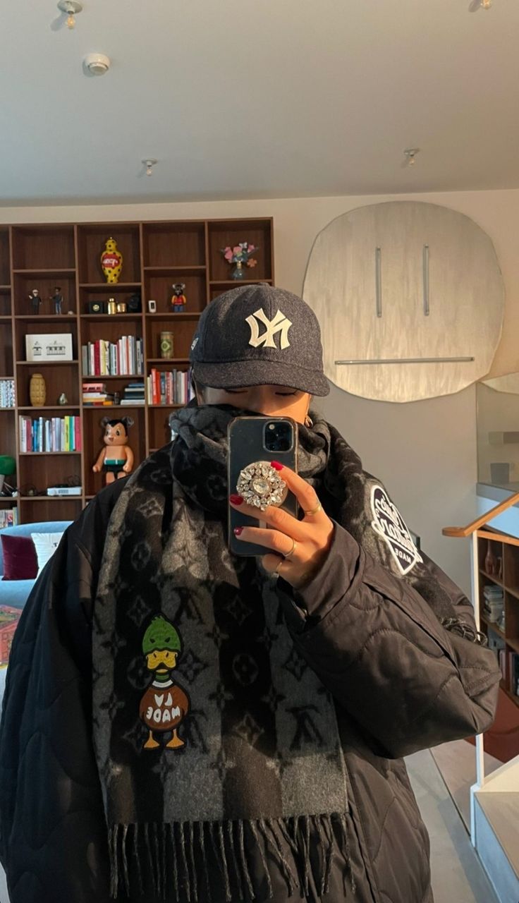 Louis Vuitton Scarf Outfit, Peggy Gou, Ny Cap, Jdm Racing, Louis Vuitton Scarf, Nostalgia Aesthetic, Scarf Outfit, Interior Home, Winter Fits