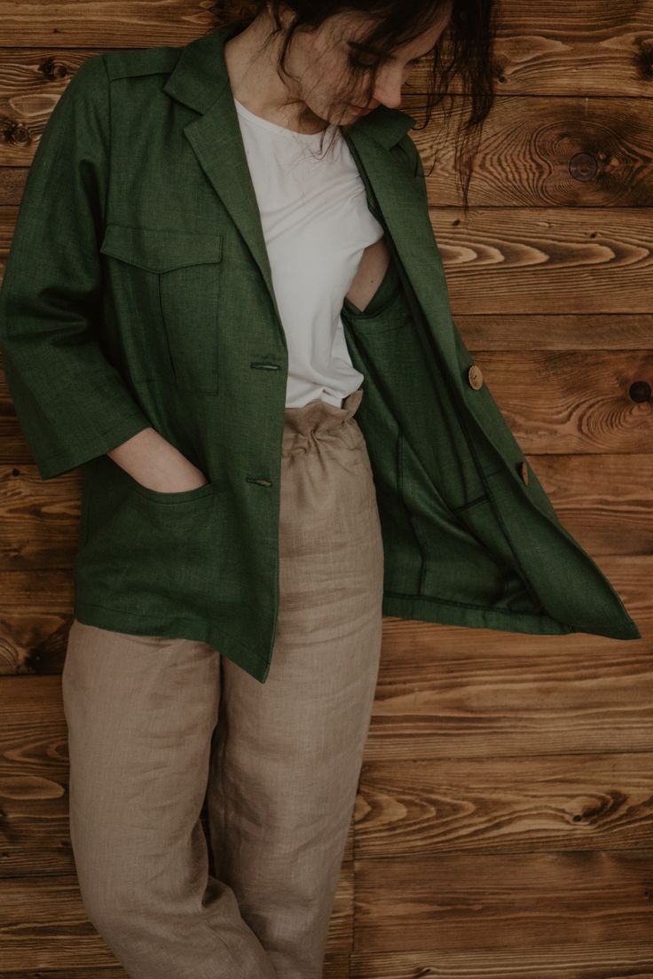 loose linen jacket in military style. sleeve length 3/4. collar in the shape of a jacket. welt pockets. unlined Light Summer Jackets For Women, Spring Linen Utility Jacket With Flap Pockets, Relaxed Fit Linen Utility Jacket With Patch Pockets, Linen Blazer With Flap Pockets For Work, Linen Blazer With Flap Pockets And Lapel Collar, Linen Utility Jacket With Flap Pockets For Work, Linen Workwear Blazer With Flap Pockets, Spring Linen Utility Jacket With Patch Pockets, Spring Linen Utility Jacket With Pockets