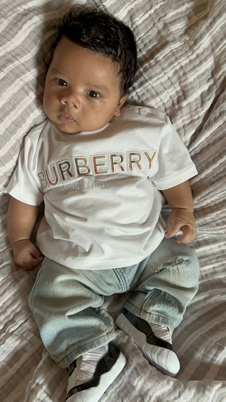 Newborn Black Babies, Couple With Baby, Black Baby Boys, Baby Boy Swag, Baby Boy Photos, Mixed Babies, Baby Brother, Baby Boy Fashion