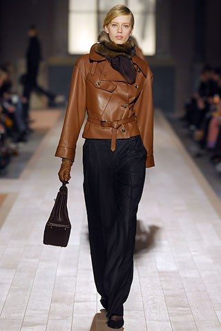 Hermès Fall 2006 Ready-to-Wear Collection Photos - Vogue Hermes Fashion, 90s Runway Fashion, Leather Jacket Outfits, Womens Jackets, Brown Leather Jacket, Fun Fashion, Cool Street Fashion, Girls Wear, Minimal Fashion