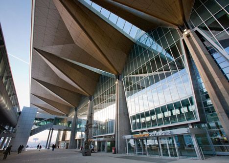 a large building with many windows and people walking around it