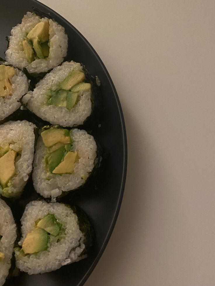 avocado sushi vegetarian sushi aesthetic Vegetarian Sushi Aesthetic, Food Ideas Lunch, Sushi Vegetarian, Vegetarian Sushi Recipes, Sc Filters, Avocado Rolls, Sushi Vegan, Vegan Sushi Rolls, Avocado Sushi