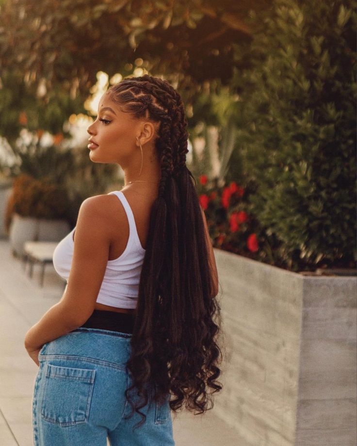 halle bailey Halle Bailey Hair, Cultural Hairstyles, Halle Bailey Aesthetic, Short Dreadlocks Styles, Locs Styles, Short Locs Hairstyles, Goddess Braids Hairstyles, Dreadlock Style, Dreadlock Styles