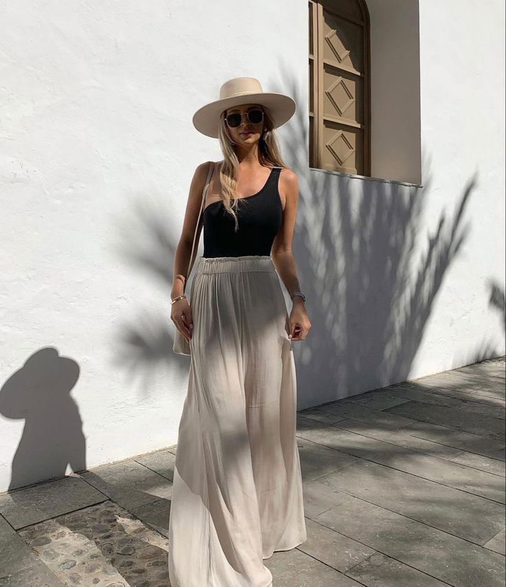 Greece Outfit Women, Dubai Trip Outfit Ideas For Women, Mozambique Outfits, Dubai Vacation Outfits Women, Dubai Beach Outfit, Tropical Vacation Outfits Beach, Colorful Vacation Outfits, Cozumel Outfits, Tulum Vibes Outfit