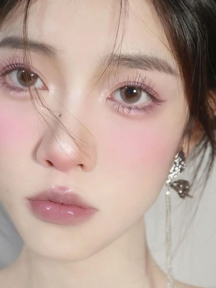 Eyeshadow Korean, Light Pink Makeup, Pink Makeup Looks, Pink Makeup Look, Pink Eyeshadow Look, Asian Makeup Looks, Cute Eyeshadow Looks, Day Makeup Looks, Makeup Brushes Guide