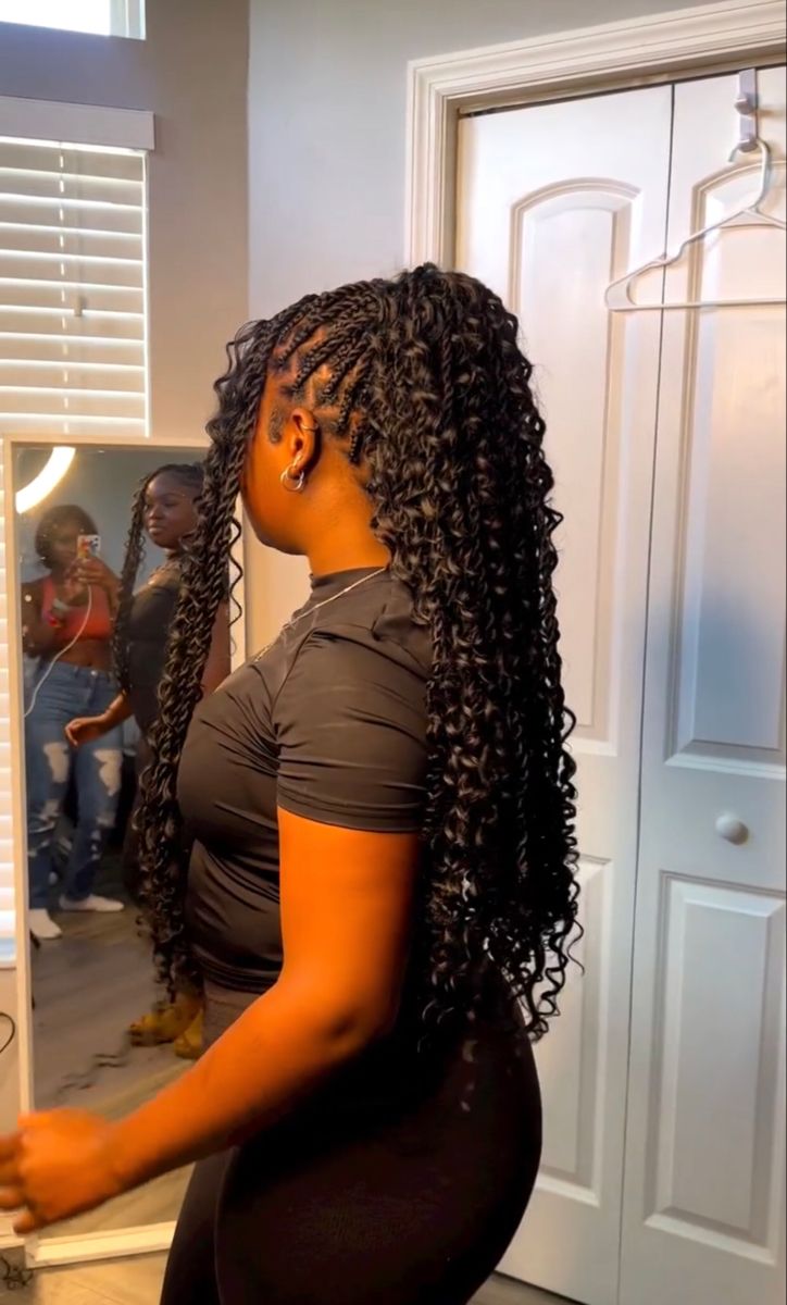 Island Twist Hairstyles Black Women, Styles For Island Twist With Curls, Island Twist Medium Length, Medium Island Twist Hairstyle, Thigh Length Island Twist, Small Island Twist With Curls, Boho Island Twist Tutorial, Island Twist With Curls At The End, Brown Boho Twists