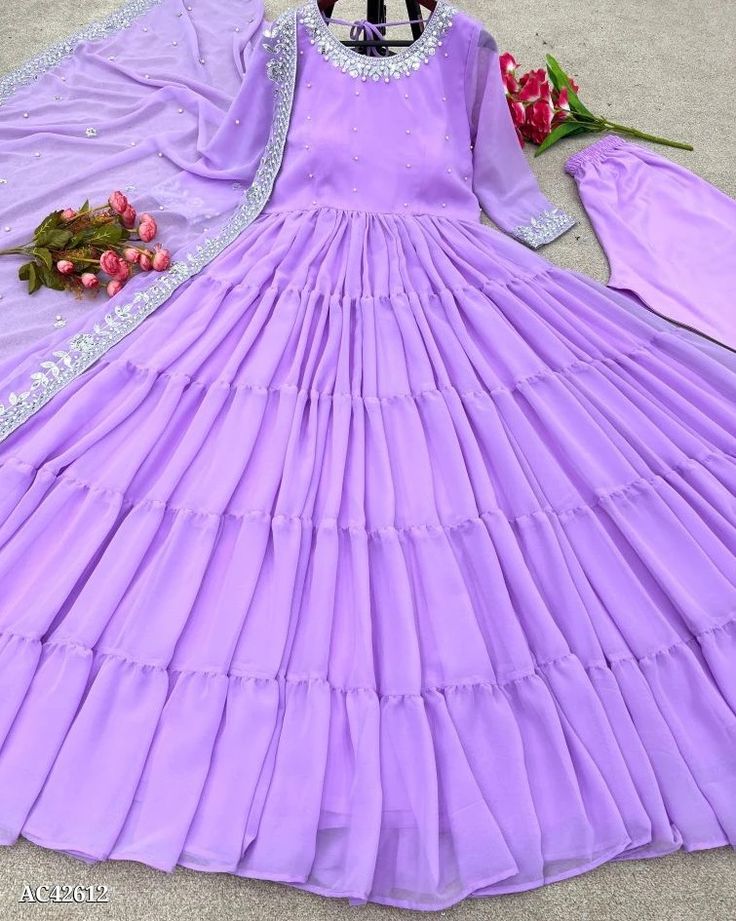 Lavender Colour Gown, Anarkali Frock Design, Long Skirt Top Designs, Black Maxi Dresses, Lavender Colour, Suit Styles, Eid Dress, Party Wear Gowns, Designer Anarkali Dresses