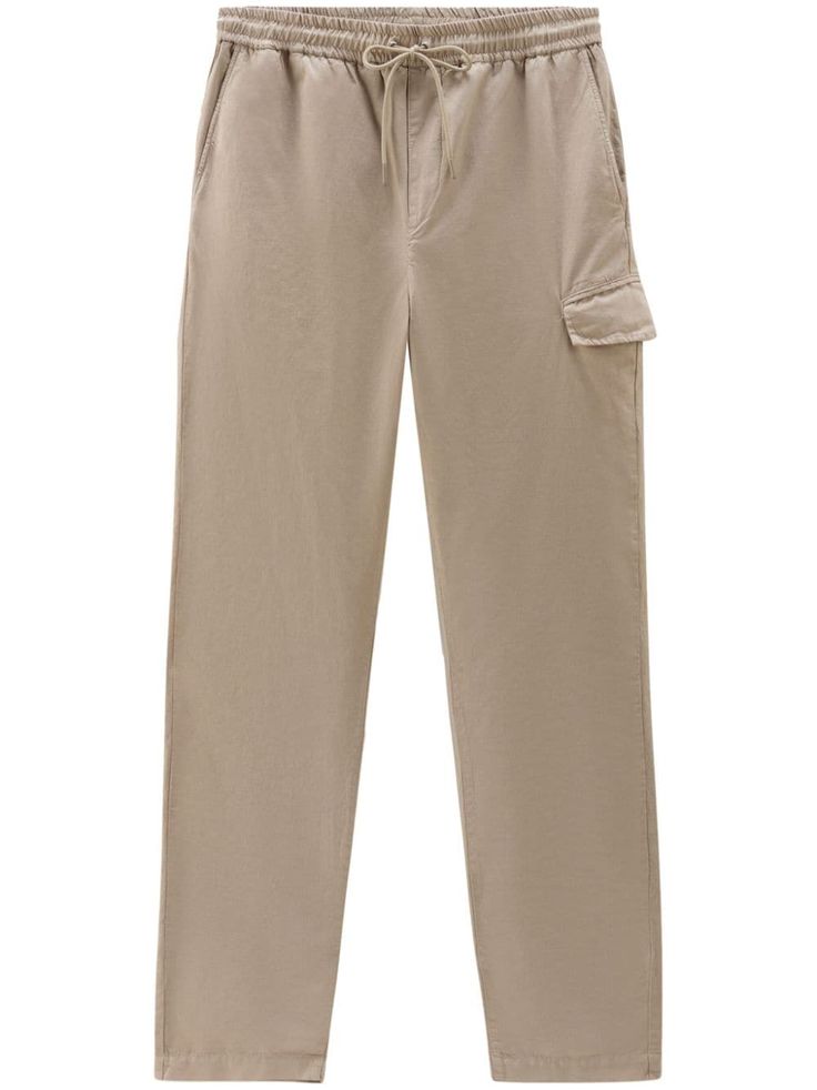 beige cotton-linen blend canvas logo tag garment dyed elasticated drawstring waistband two side slash pockets side cargo pocket two rear welt pockets straight leg Khaki Linen Pants With Side Pockets, Beige Linen Cargo Pants Casual Style, Beige Chinos With Pockets And Straight Hem, Linen Cargo Pants With Patch Pockets And Tapered Leg, Beige Parachute Pants With Tapered Leg And Side Pockets, Casual Linen Pants With Multiple Pockets, Beige Tapered Leg Cargo Pants With Patch Pockets, Beige Tapered Leg Parachute Pants With Cargo Pockets, Beige Straight Parachute Pants With Cargo Pockets